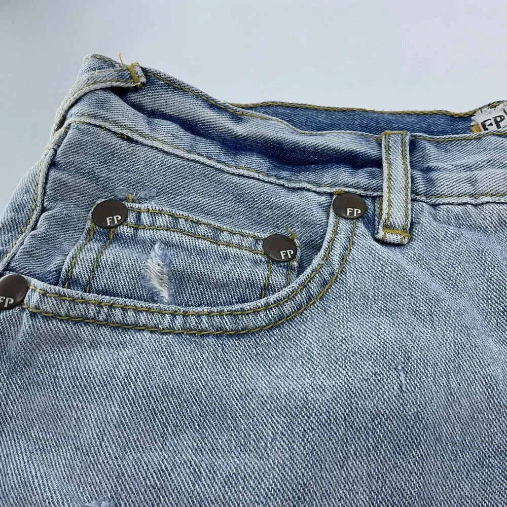 Free People shorts women’s 5 pocket lace trim women’s Distressed Denim Size 26